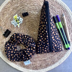 Τριγωνική κασετίνα σετ  Leopard Amber με Λαστιχάκι Μαλλιών