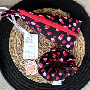 Τριγωνική Κασετίνα Σετ με Scrunchie Red Dots, Χειροποίητο Σετ Δώρου
