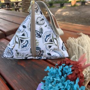 Τριγωνικό  Τσαντάκι  IVORY BLOOM