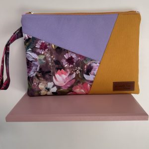 Premium πλακέ τσαντάκι FLORAL PURPLE & MUSTARD