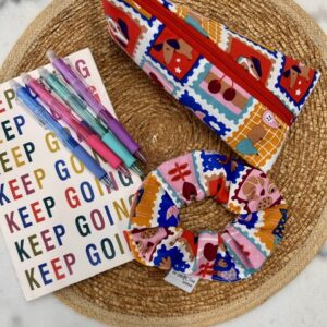 Τριγωνική Κασετίνα Σετ με Scrunchie | HAPPY PUPPIES